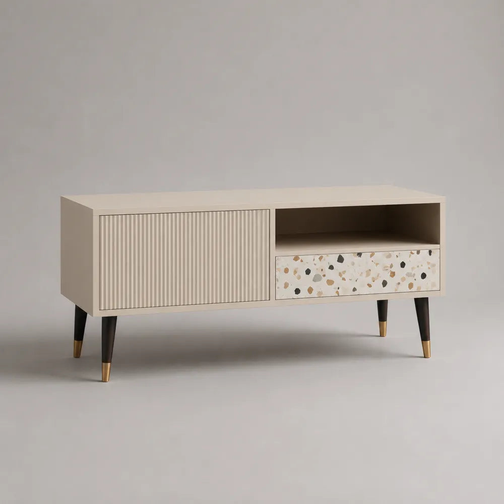 Mobile TV 140 x 40 x 50 cm in MDF beige con anta scanalata e cassetto effetto terrazzo gambe in metallo nero e oro