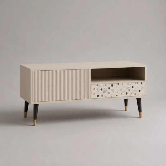 Mobile TV 140 x 40 x 50 cm in MDF beige con anta scanalata e cassetto effetto terrazzo gambe in metallo nero e oro